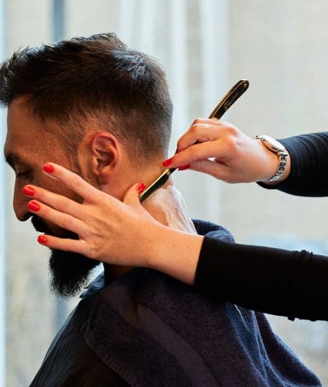 Floyd's 99 Barbershop professional shave